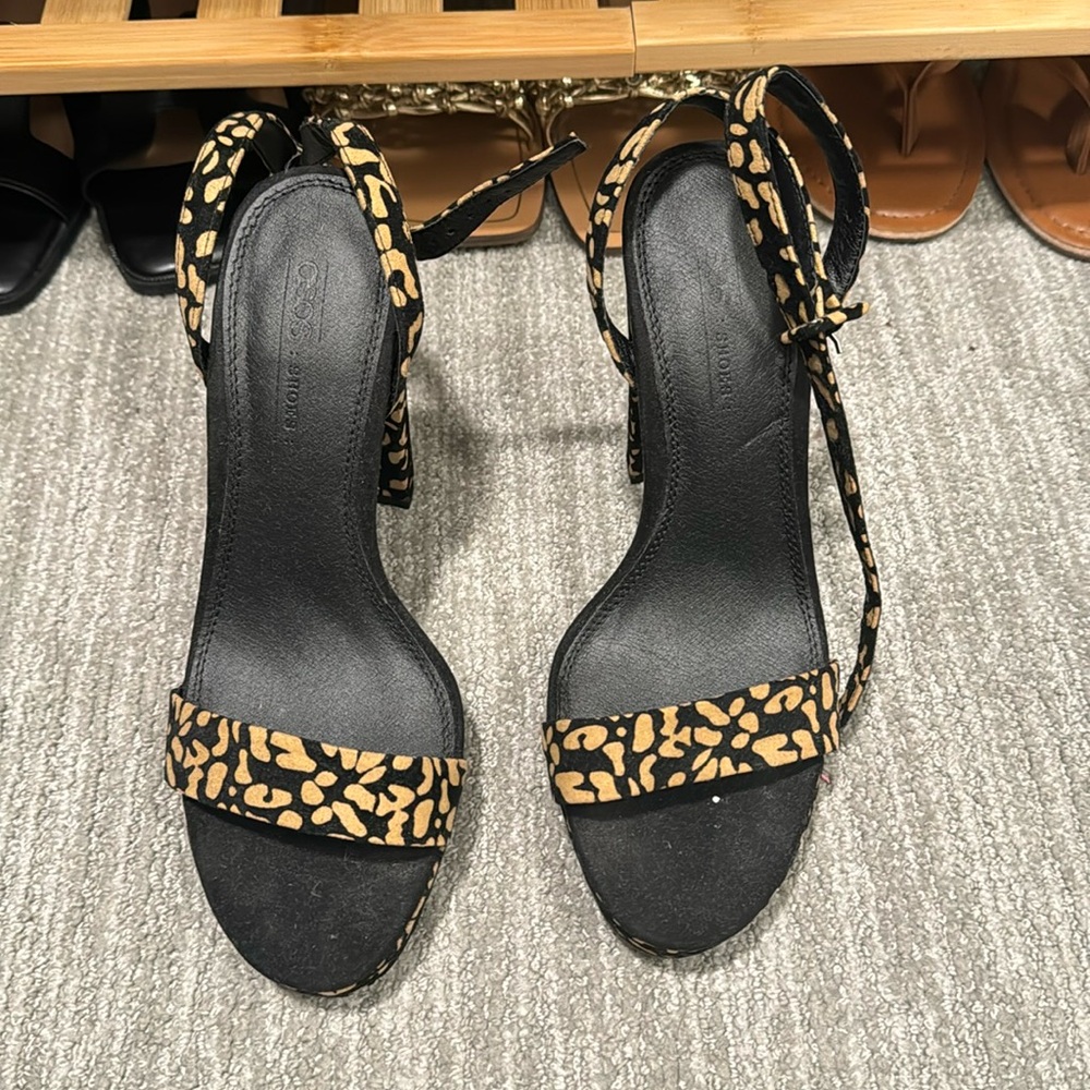 Multi color platform Heel